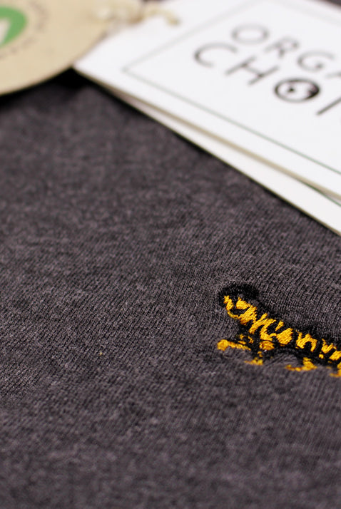 Camiseta Algodón Orgánico Gris - Tigre Hombre Detalle