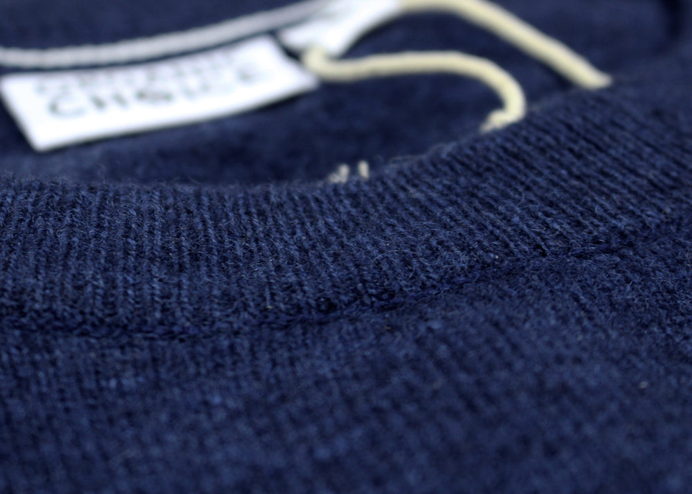 Detalle Jersey de Lana Orgánica Azul para Hombre Lana Orgánica